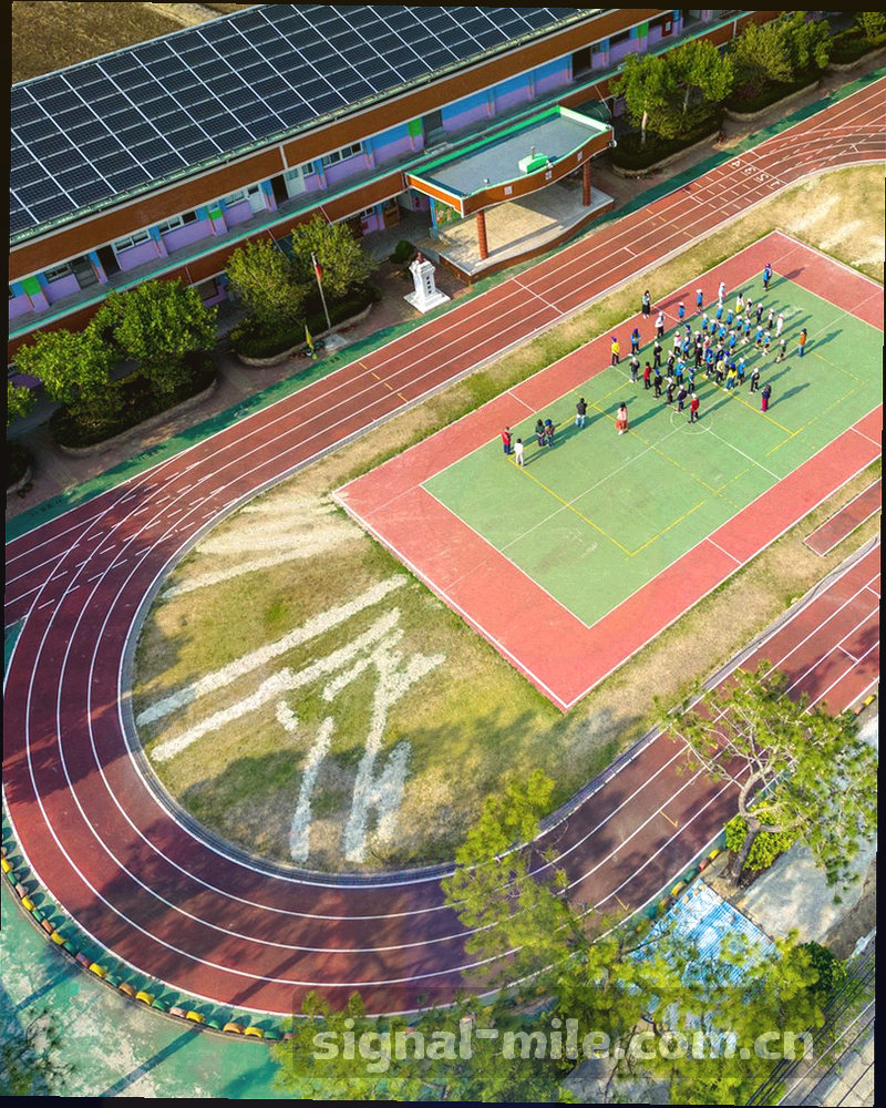 iOS 锁屏上的赛前两小时提醒与战报推送通知，信号绿灯点缀